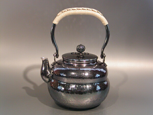 楽天市場】秀峰堂作 銀瓶 丸型五合 湯沸 銀仕上げ 茶器 : お茶茶道具十菱