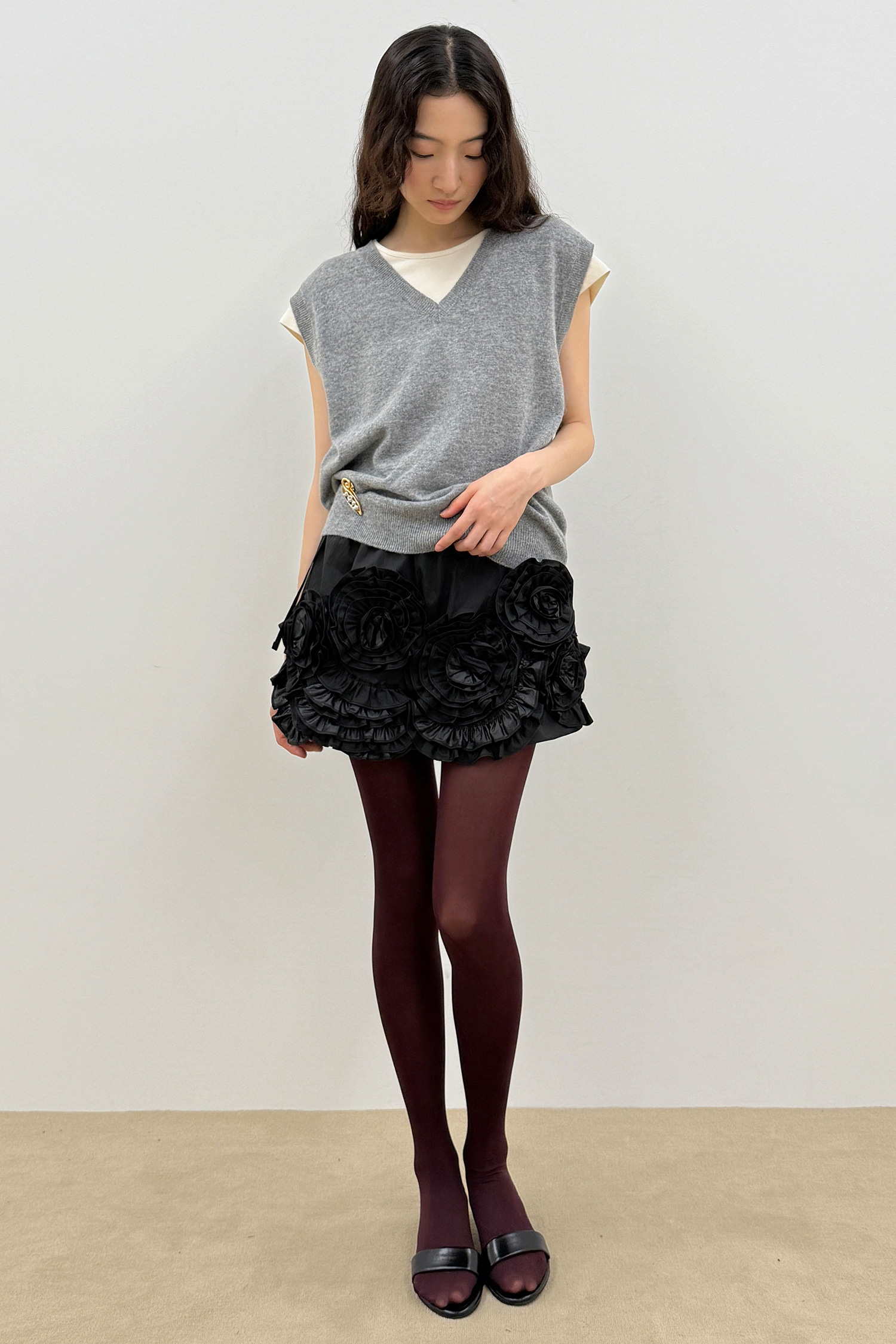 MUSINSA公式 | SINOON Rose Frill Mini Skirt (Black)