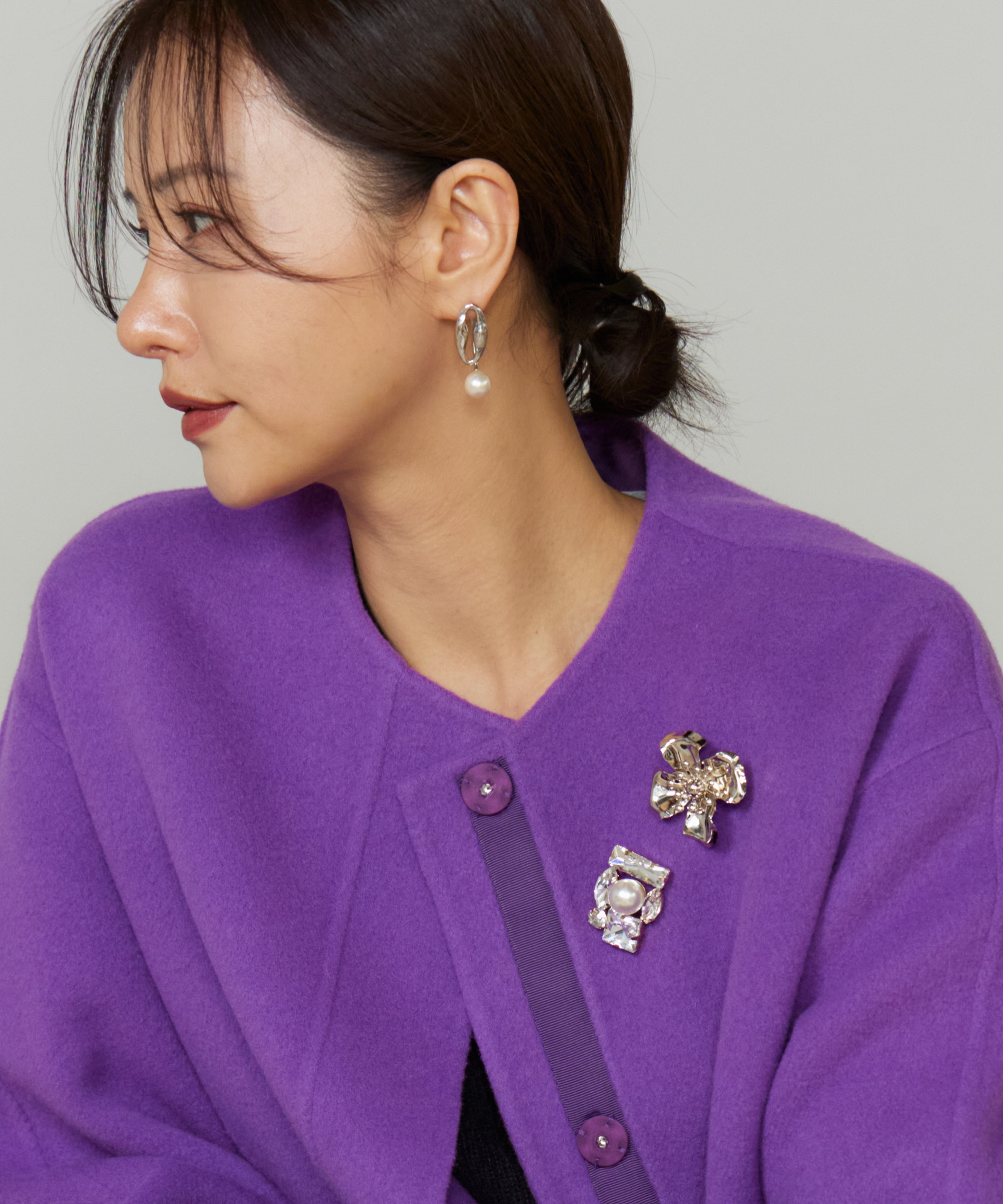 美品】Swarovski 花形ブローチ 紫金 美品】Swarovski 花形ブローチ