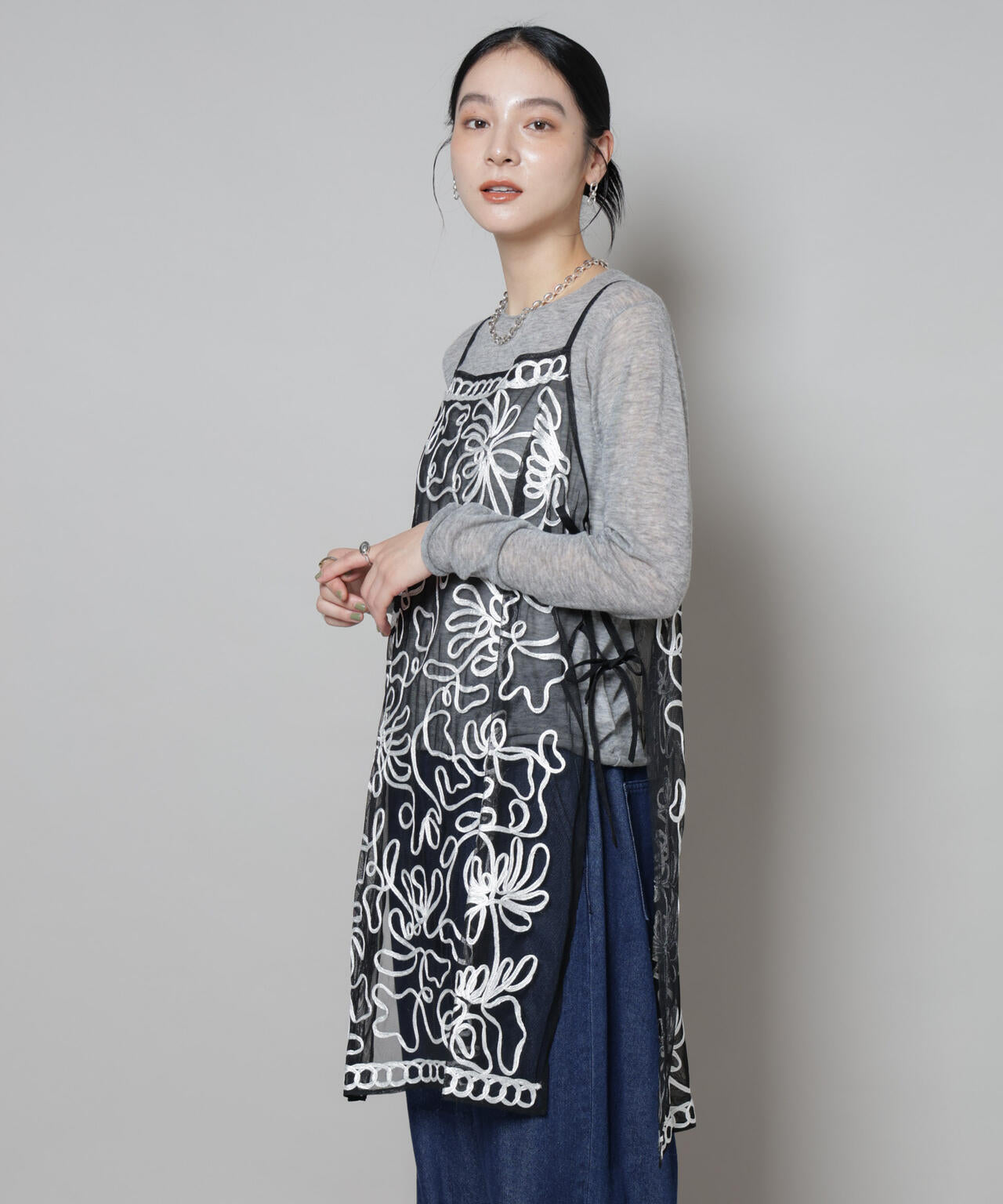 Sara mallika / TULLETAPEEMBRIODERY CAMI DRESS
