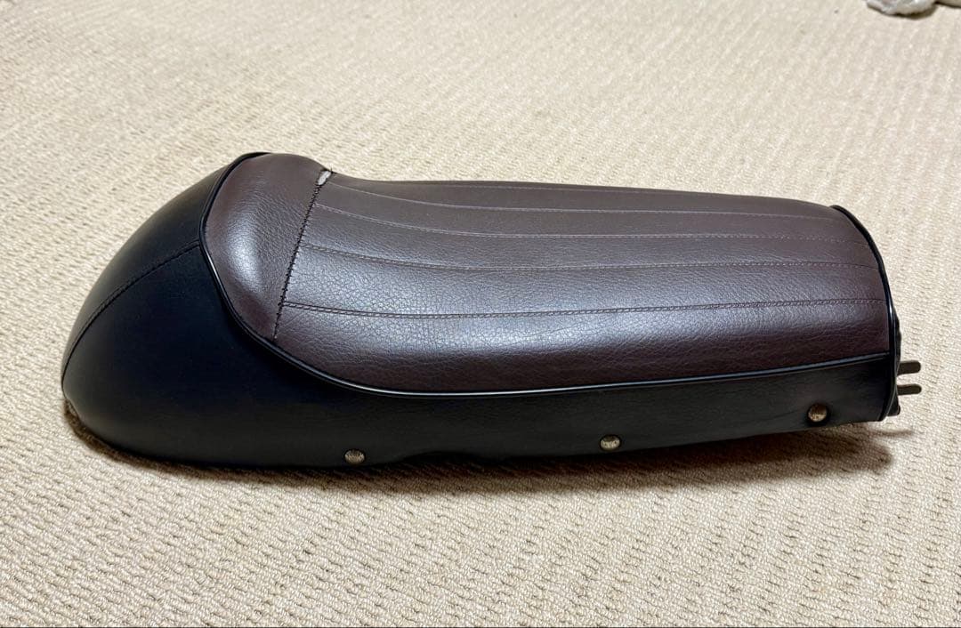 YB-1 four ua05j 純正シート 破れあり ヤマハ発動機 YB-1 シート 茶 ヤマハ 純正 中古 バイク 部品 F5B 修復