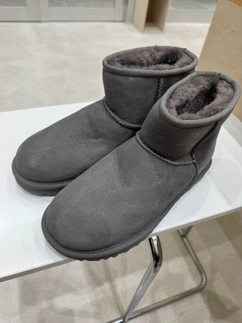 UGG CLASSIC MINI グレー 1016222-GREY_1.png?_s=RAABAB0