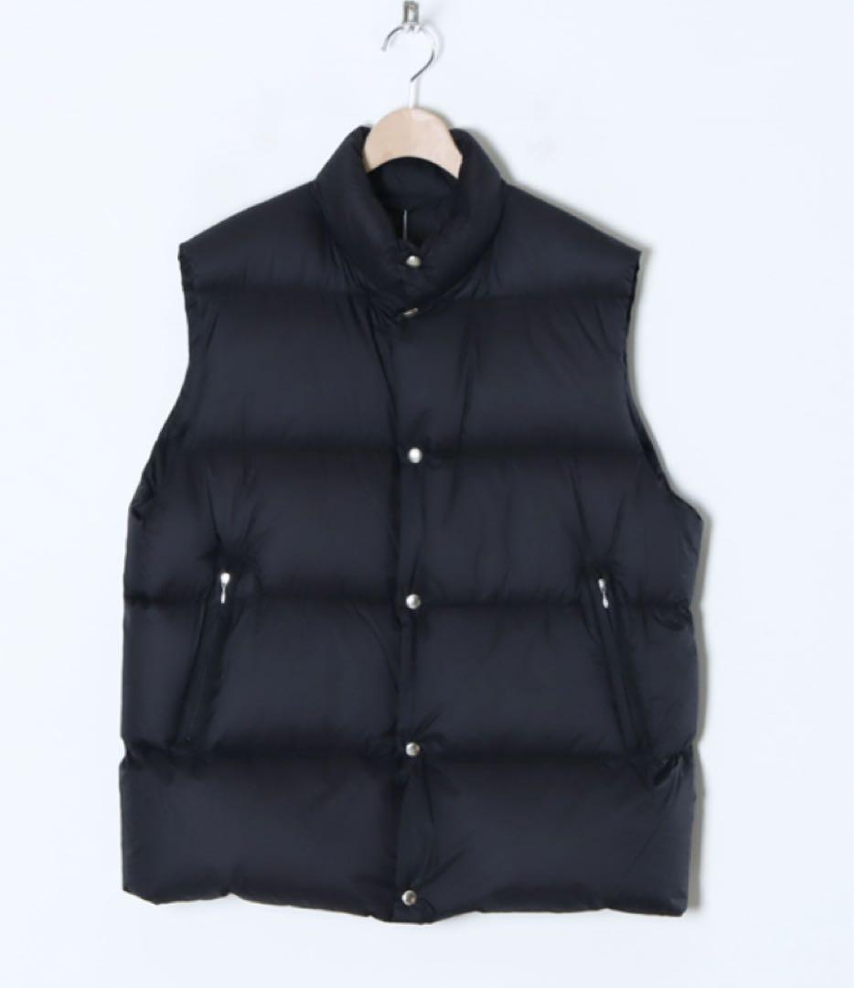 美品】COMOLI ダウンベスト 2023AW サイズ3 - メルカリ