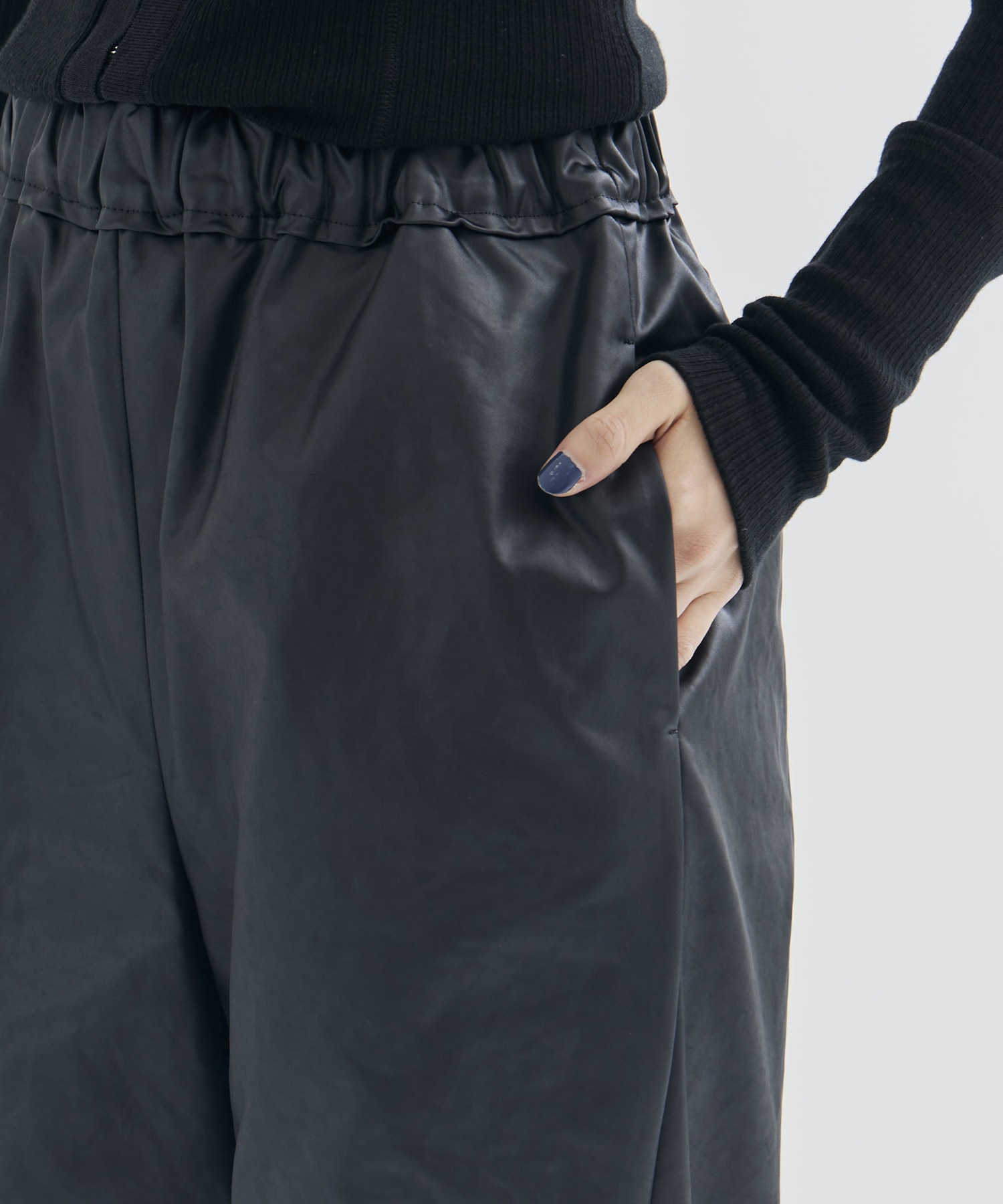 Leather touch trouser(36 BLACK): IIROT: WOMENS｜ STUDIOUS ONLINE