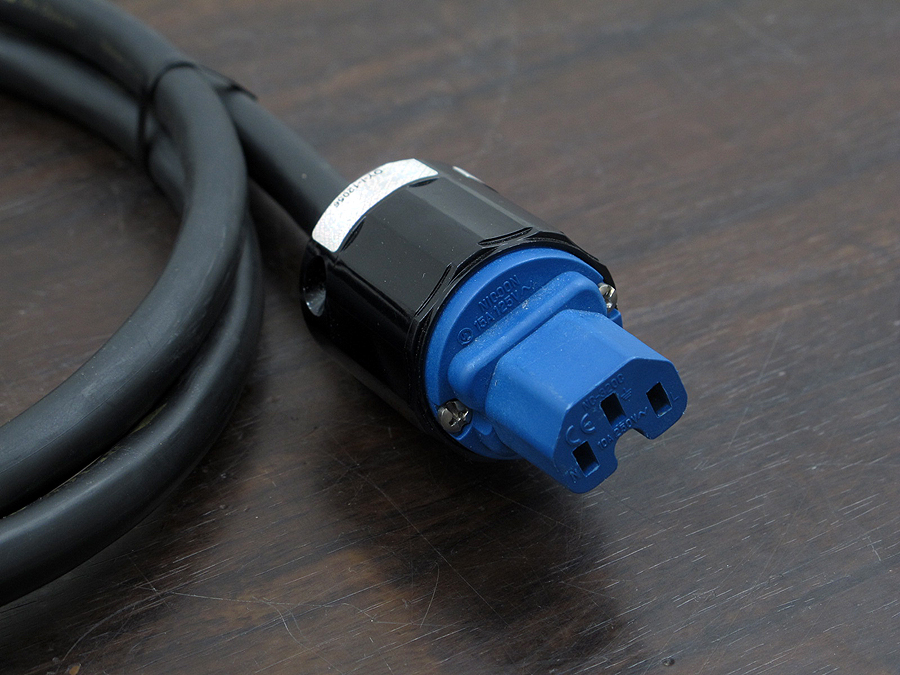 オヤイデ OYAIDE BLACK MAMBA-α(1.8m) 電源ケーブル @24208 / 中古