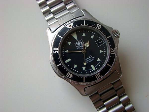 タグ・ホイヤー 2000 プロフェッショナル ダイバーズウォッチ 200M防水