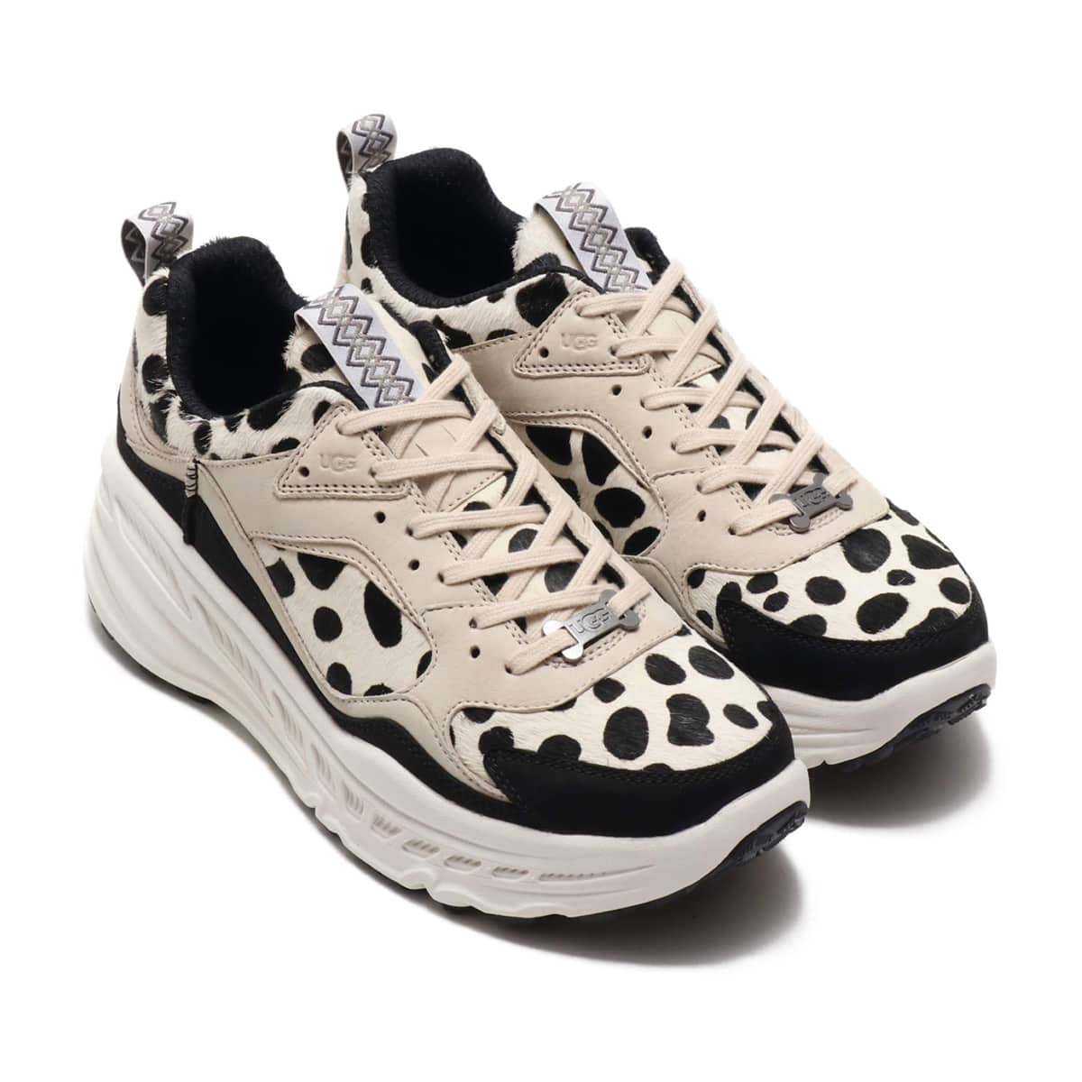 UGG CA805 Dalmatian（アグ CA805 ダルメシアン-オフホワイト
