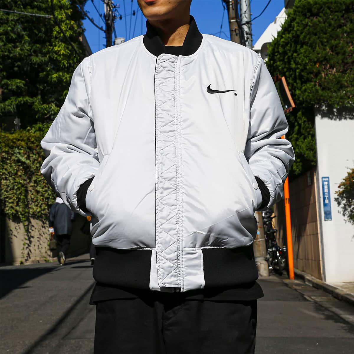 NIKE AS M NSW SYNFL SWOOSH BOMBER BLACK/PHOTON DUST/PHOTON DUST