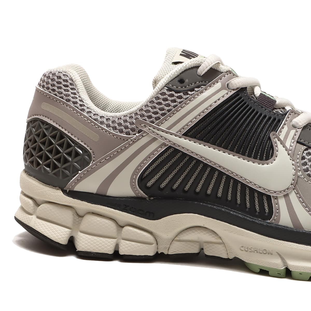 NIKE W ZOOM VOMERO 5 COBBLESTONE/LIGHT BONE-LIGHT BONE（ナイキ