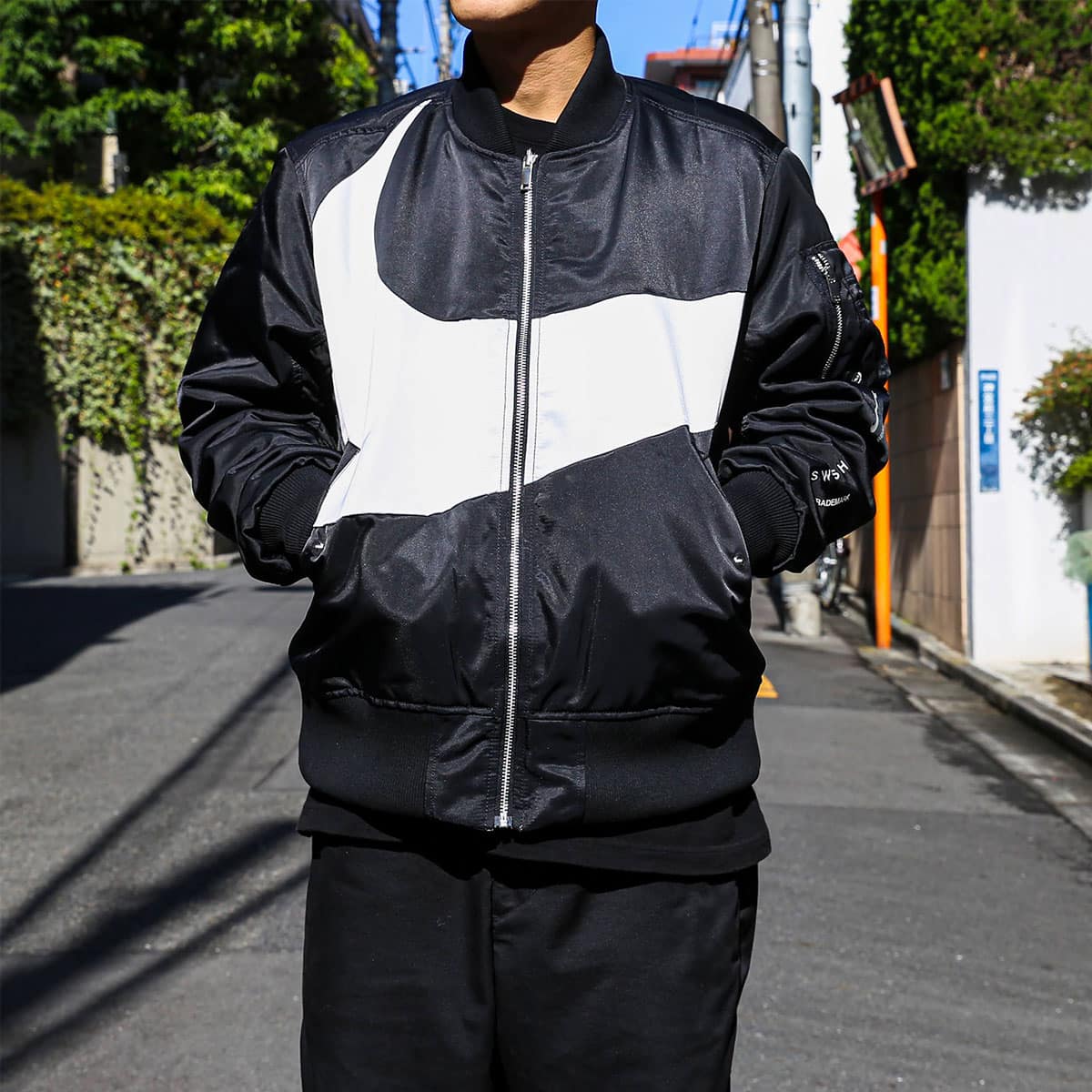 NIKE AS M NSW SYNFL SWOOSH BOMBER BLACK/PHOTON DUST/PHOTON DUST
