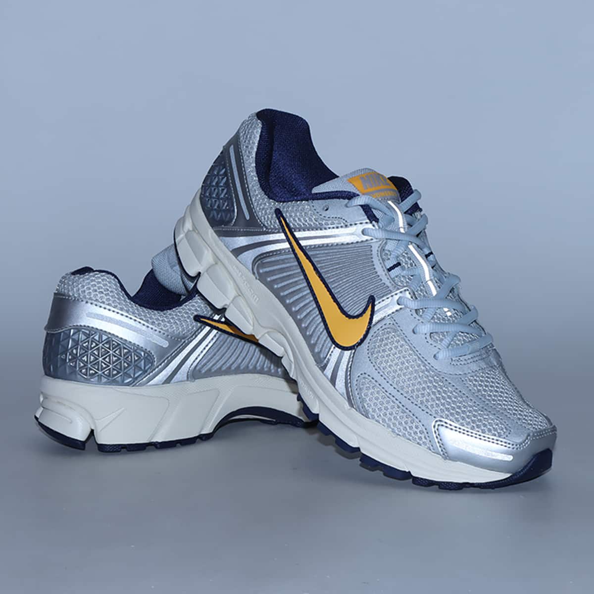 NIKE ZOOM VOMERO 5 MS PURE PLATINUM/LASER ORANGE（ナイキ ズーム