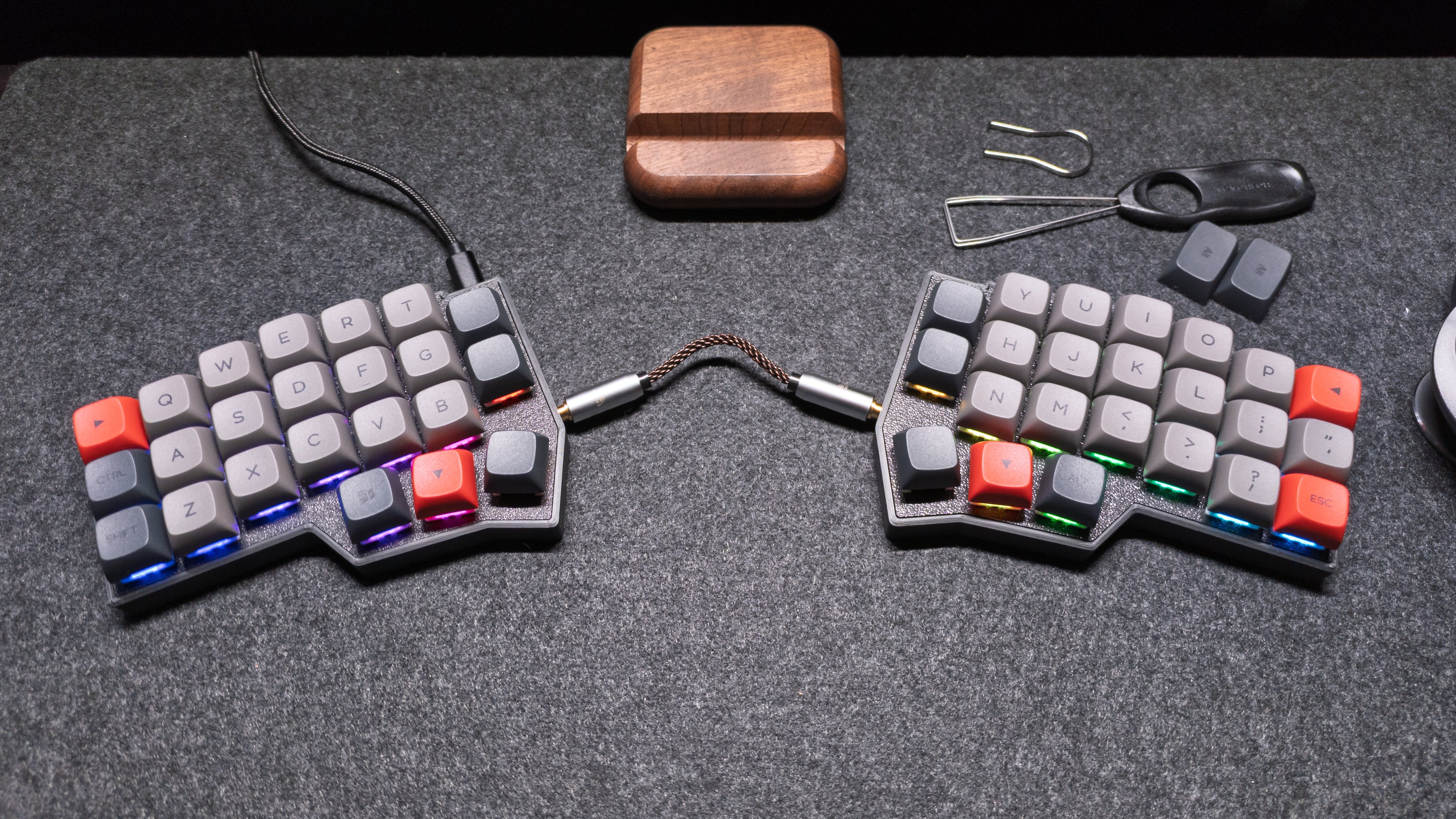 キーボード沼】Corne V4 Cherry │ 自作キーボードを使ってみた感想