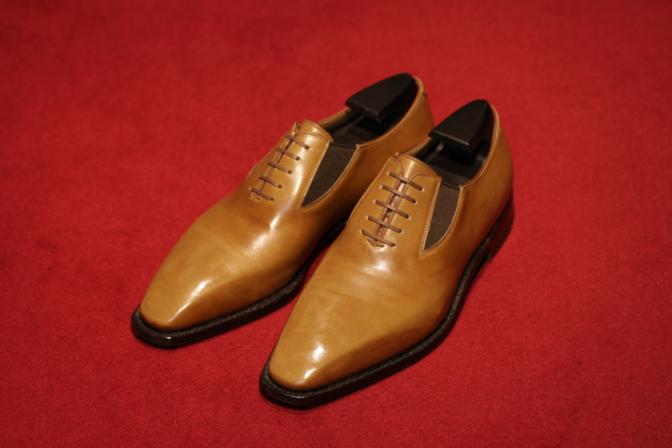 コルテ CORTHAY】 サイドゴア付きホールカット 6{sold out thanks