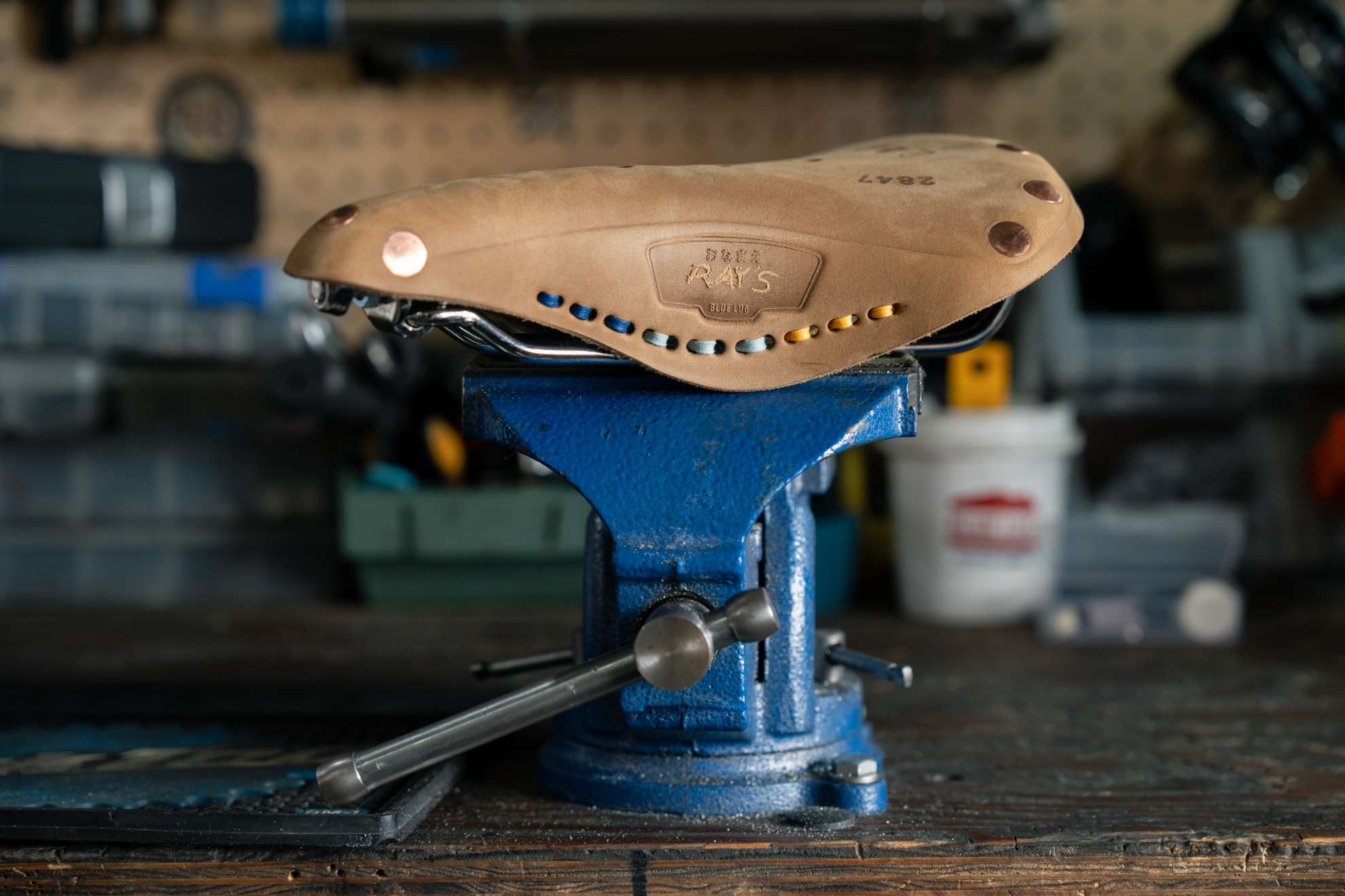 BROOKS × BLUE LUG ”B17 FOR BLUE LUG
