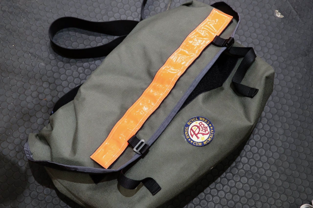 BLUE LUG* the messenger bag half (turquoise/reflector) - BLUE LUG