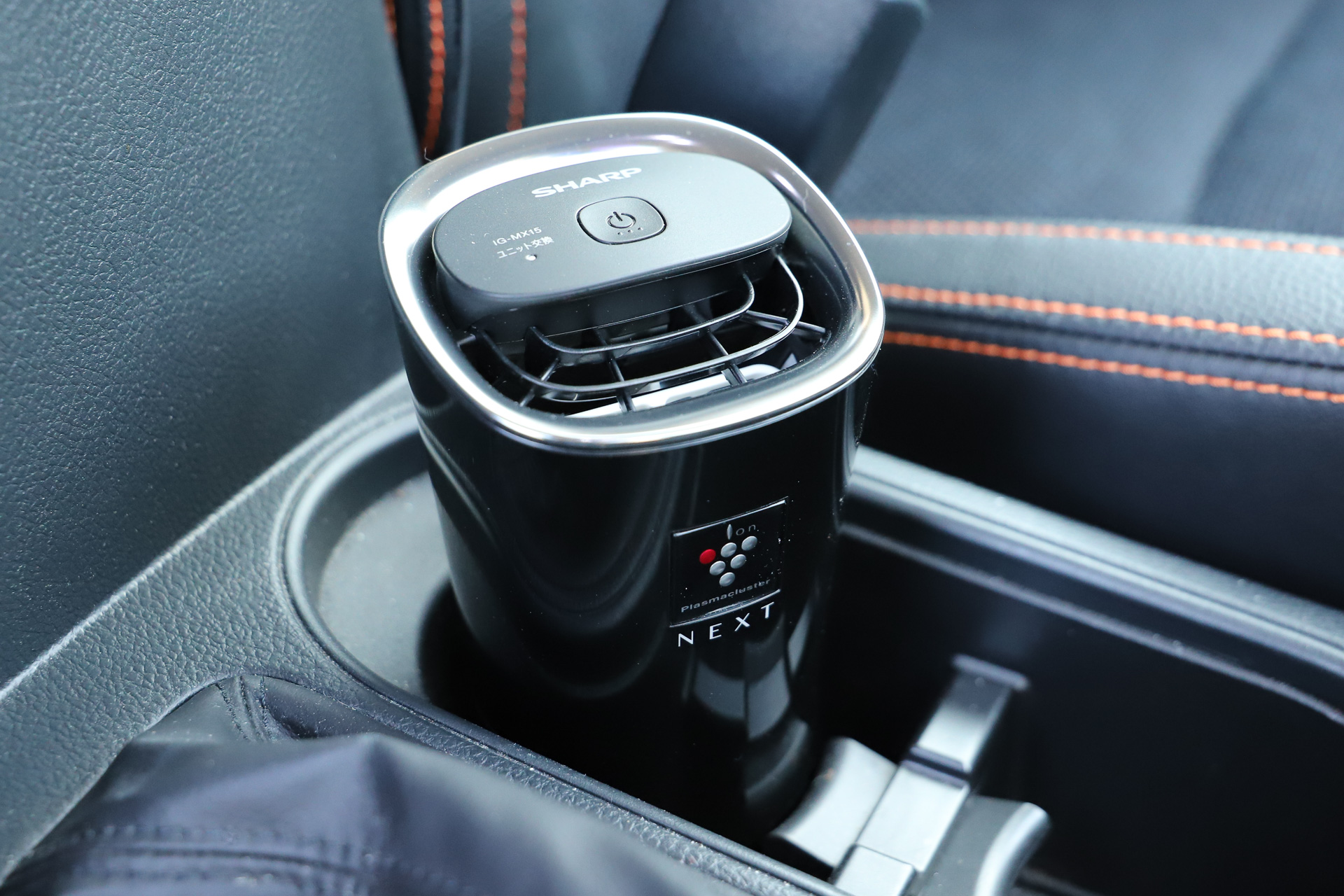 シャープの車載用プラズマクラスターイオン発生器「IG-MX15」で車内