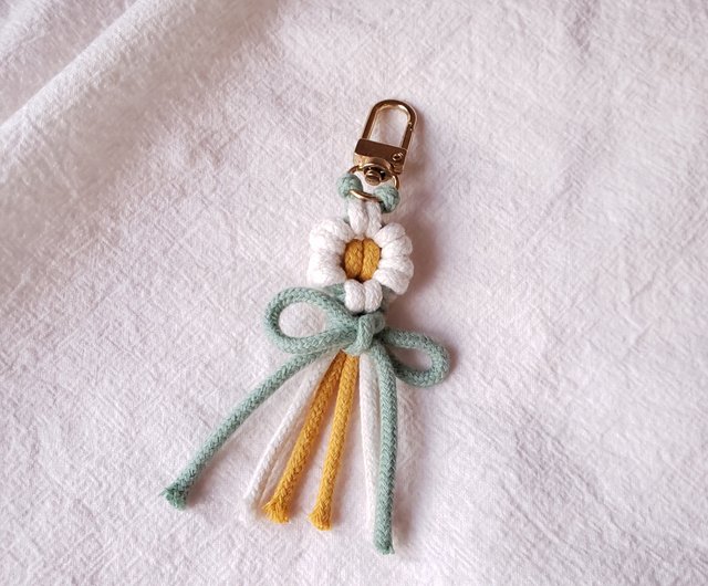 香港 編み込みフラワーキーホルダー Macrame flower keychain