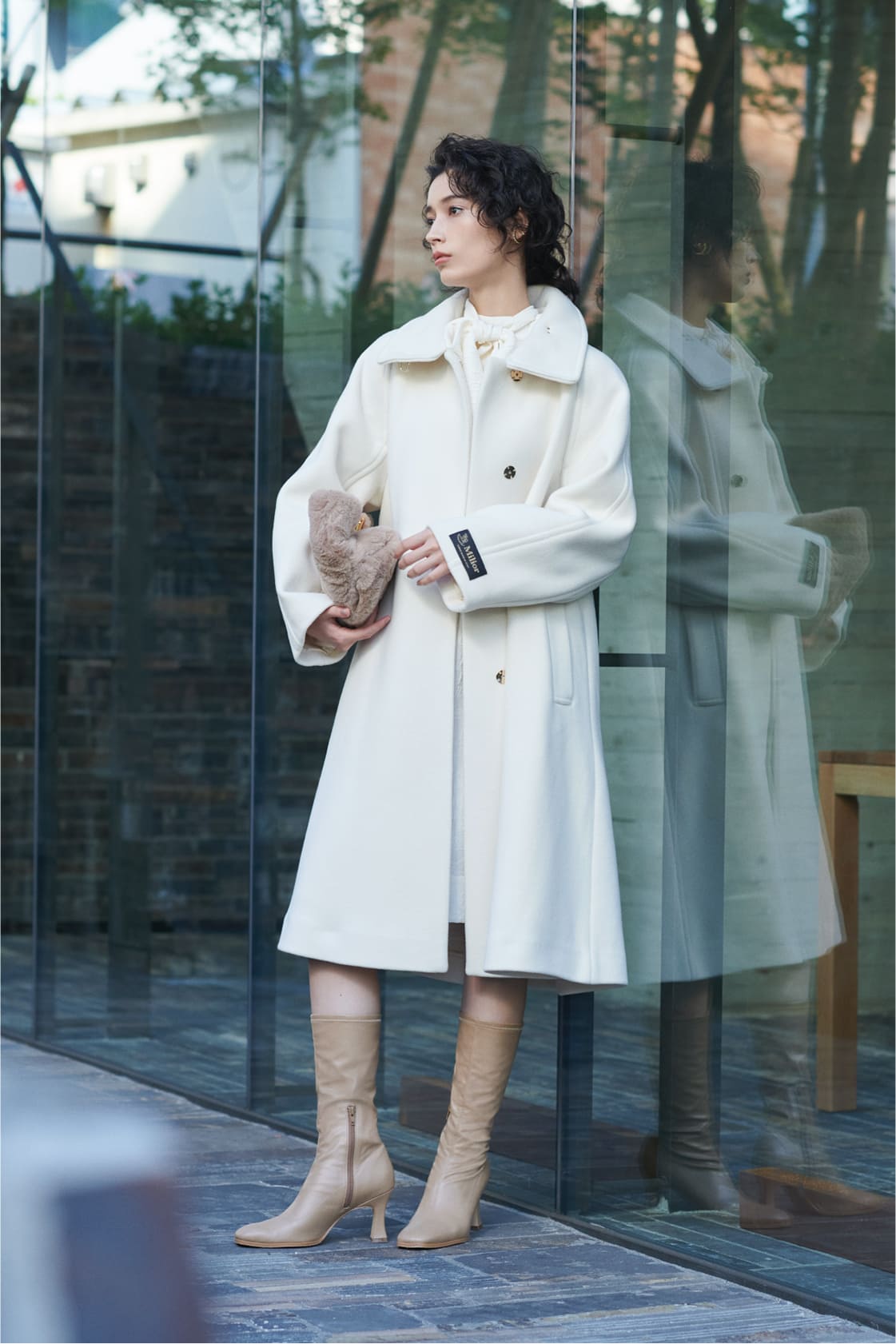 COAT STYLE タイムレスなシルエットが際立つ 脱いでも着ても可愛い