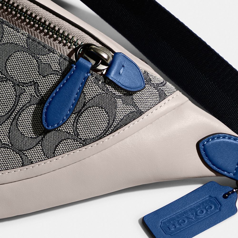 公式】COACH – コーチ | リーグ ベルト バッグ シグネチャー ジャカード