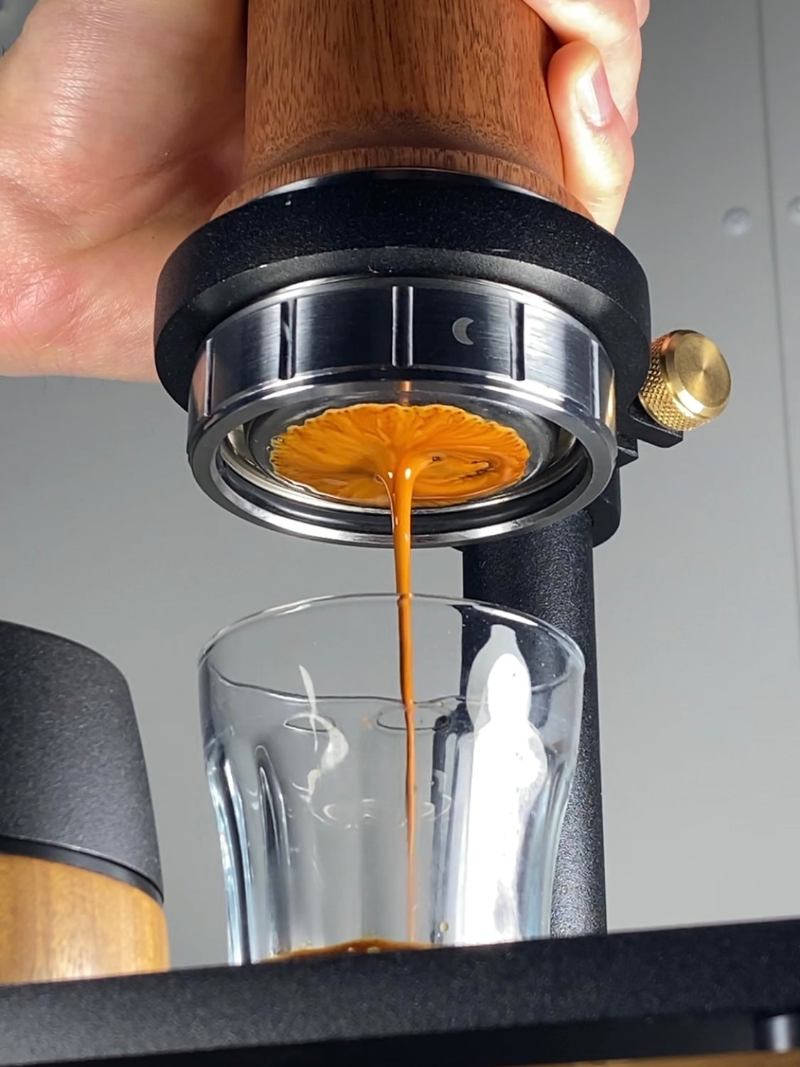Aram espresso maker + steel stand – Coffee Coaching Club GmbH