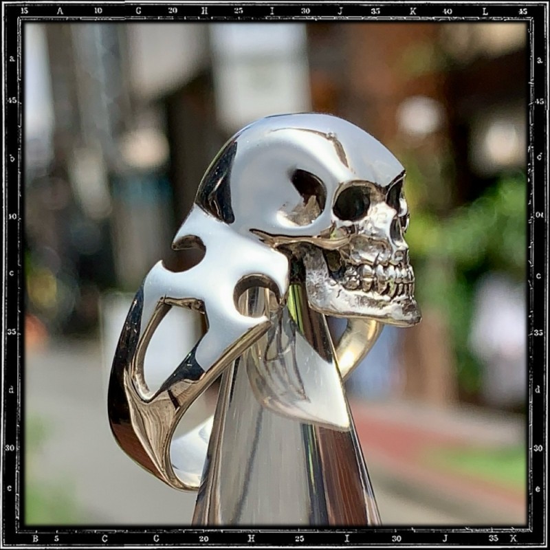 cutaway-skull-ring.jpg