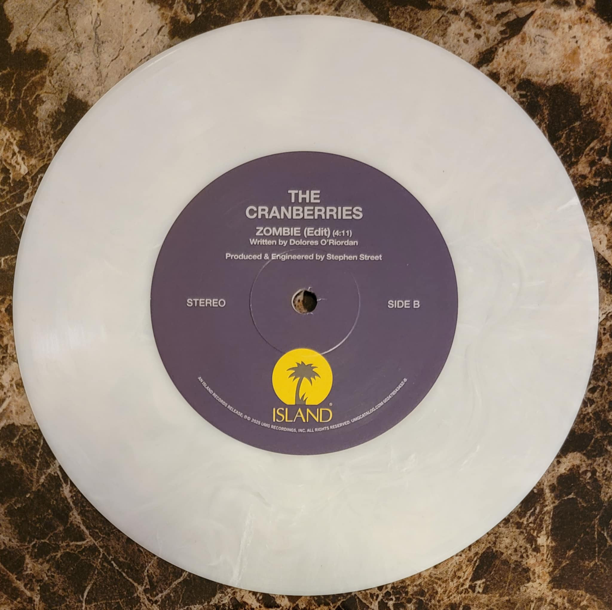 Zombie” Urban Outfitters Exclusive 7-inch single · 1st images