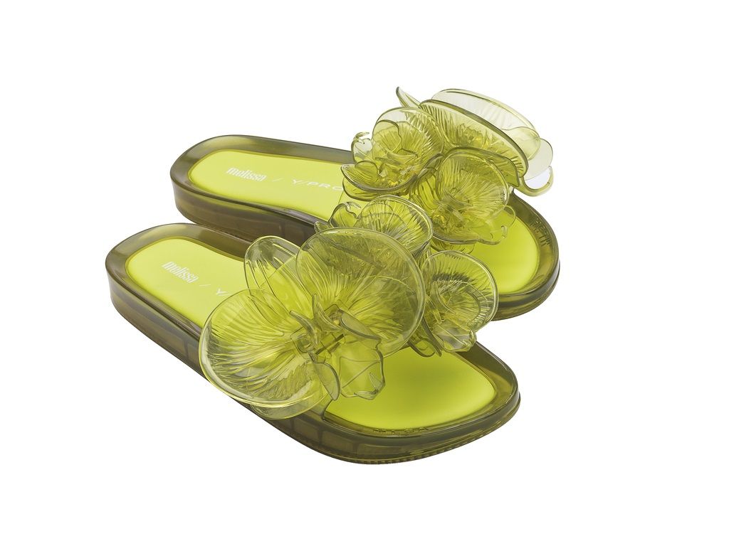 Melissa presents the new collection in collaboration with Y