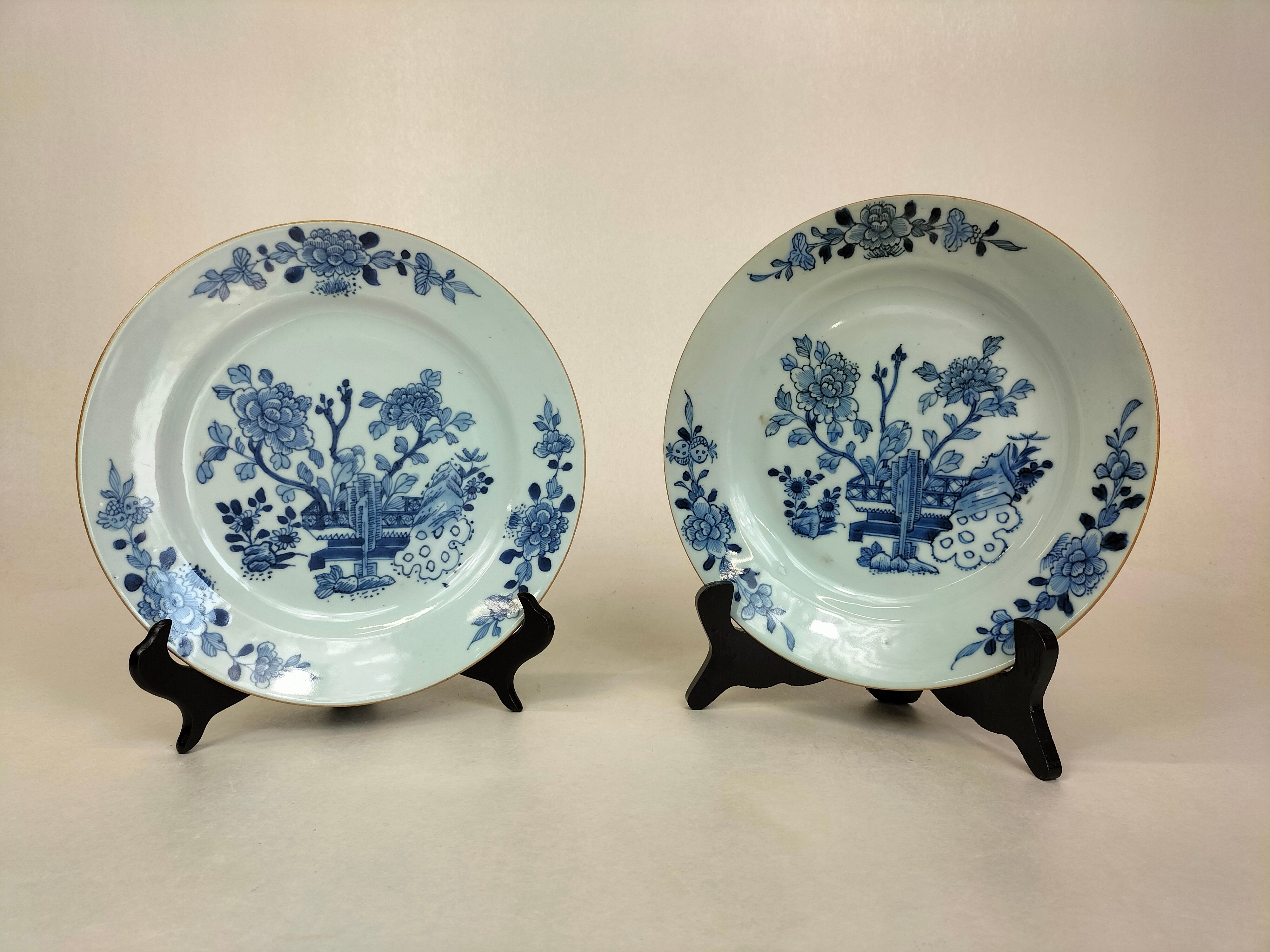 一对饰有花卉的中国古董盘子//清朝- 康熙时期- 18 世纪– Diddenantiques