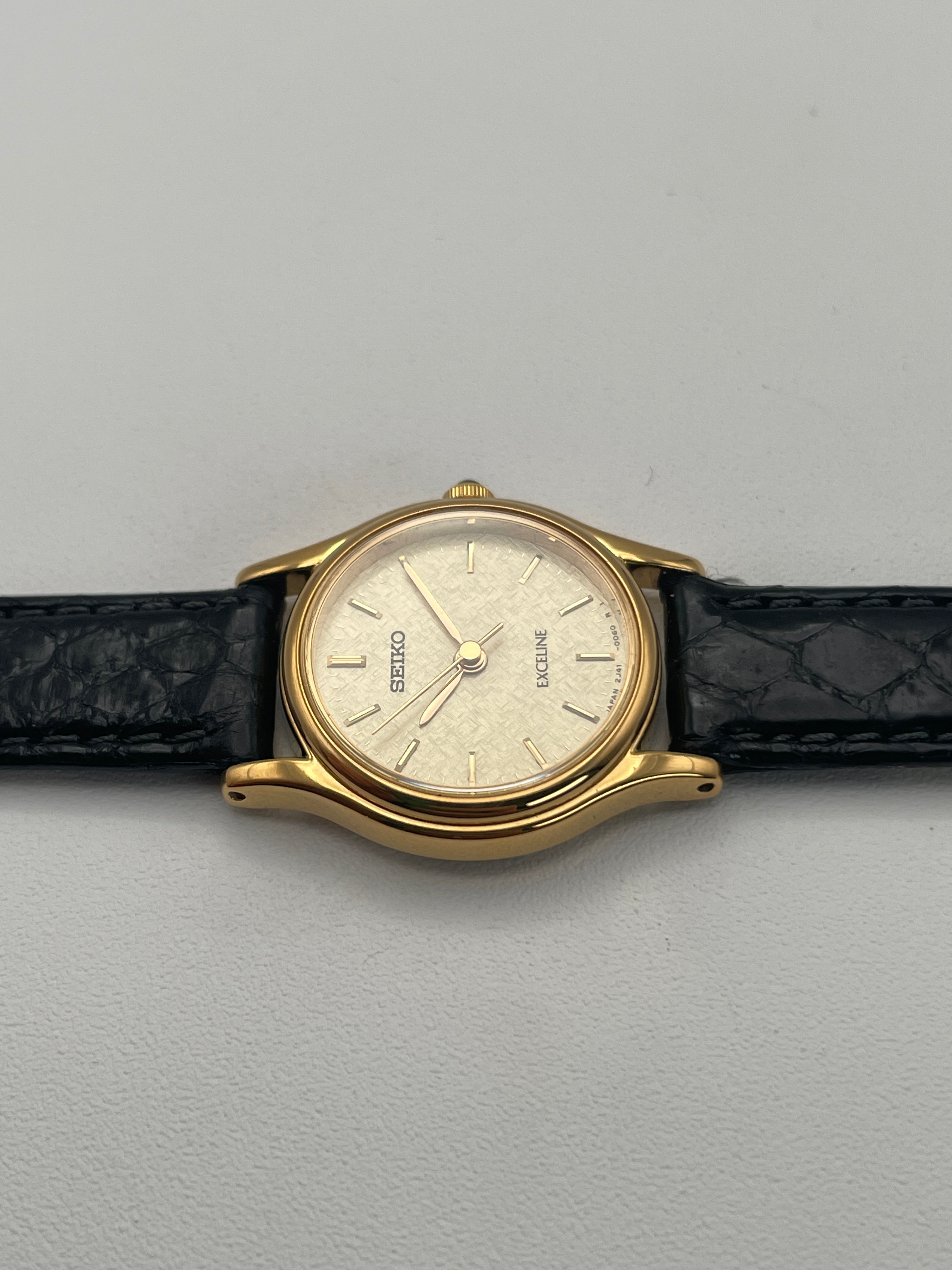 Seiko Exceline Textured Dial Vintage Ladies Watch in Gold