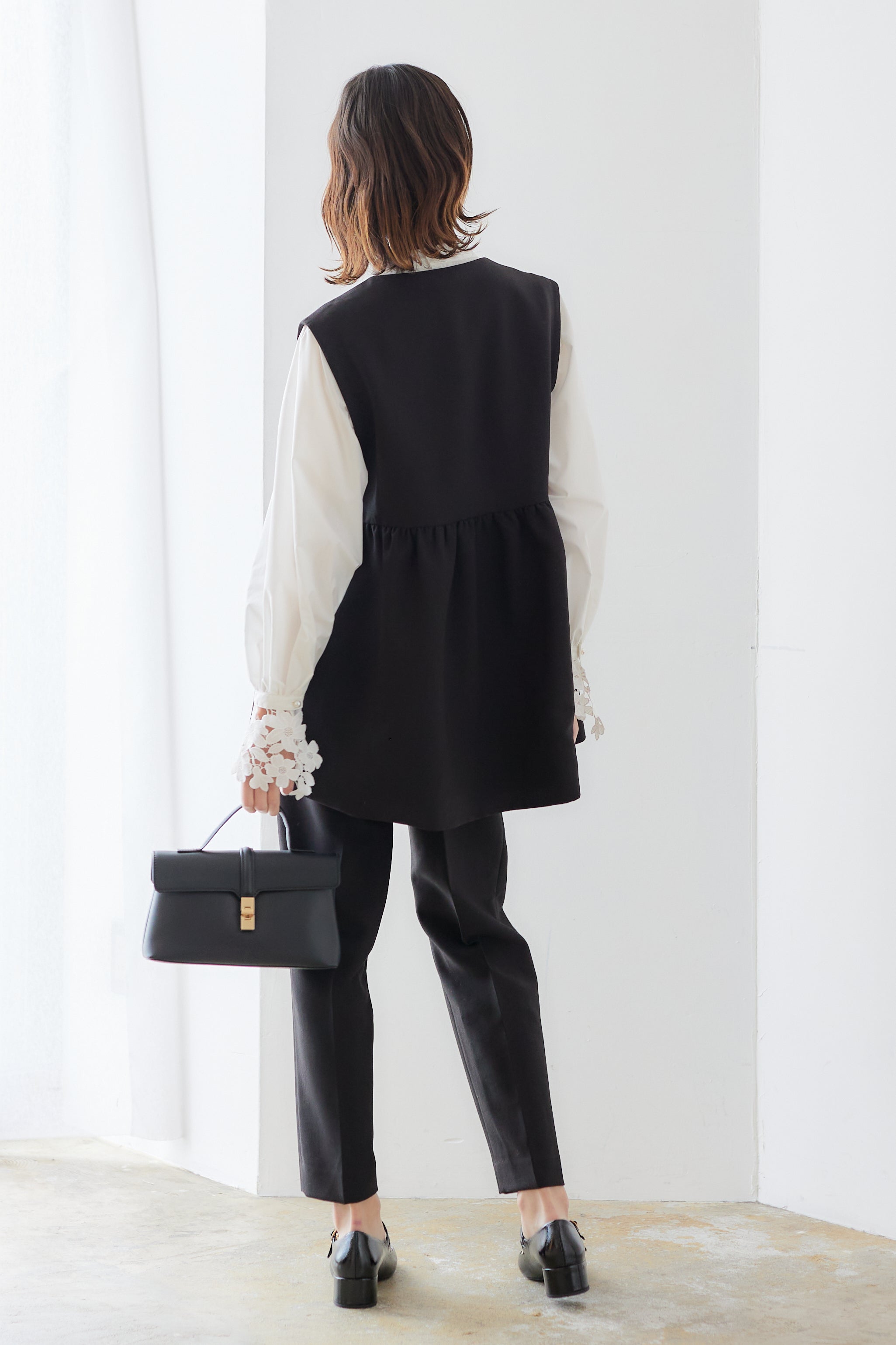 Blossom gilet set-up – ensuite_official