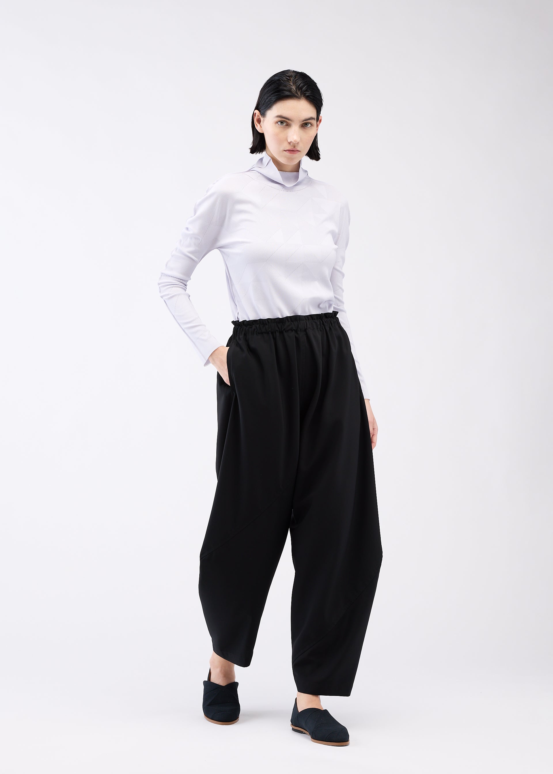 PARALLEL WRAP Trousers Black – ISSEY MIYAKE EU