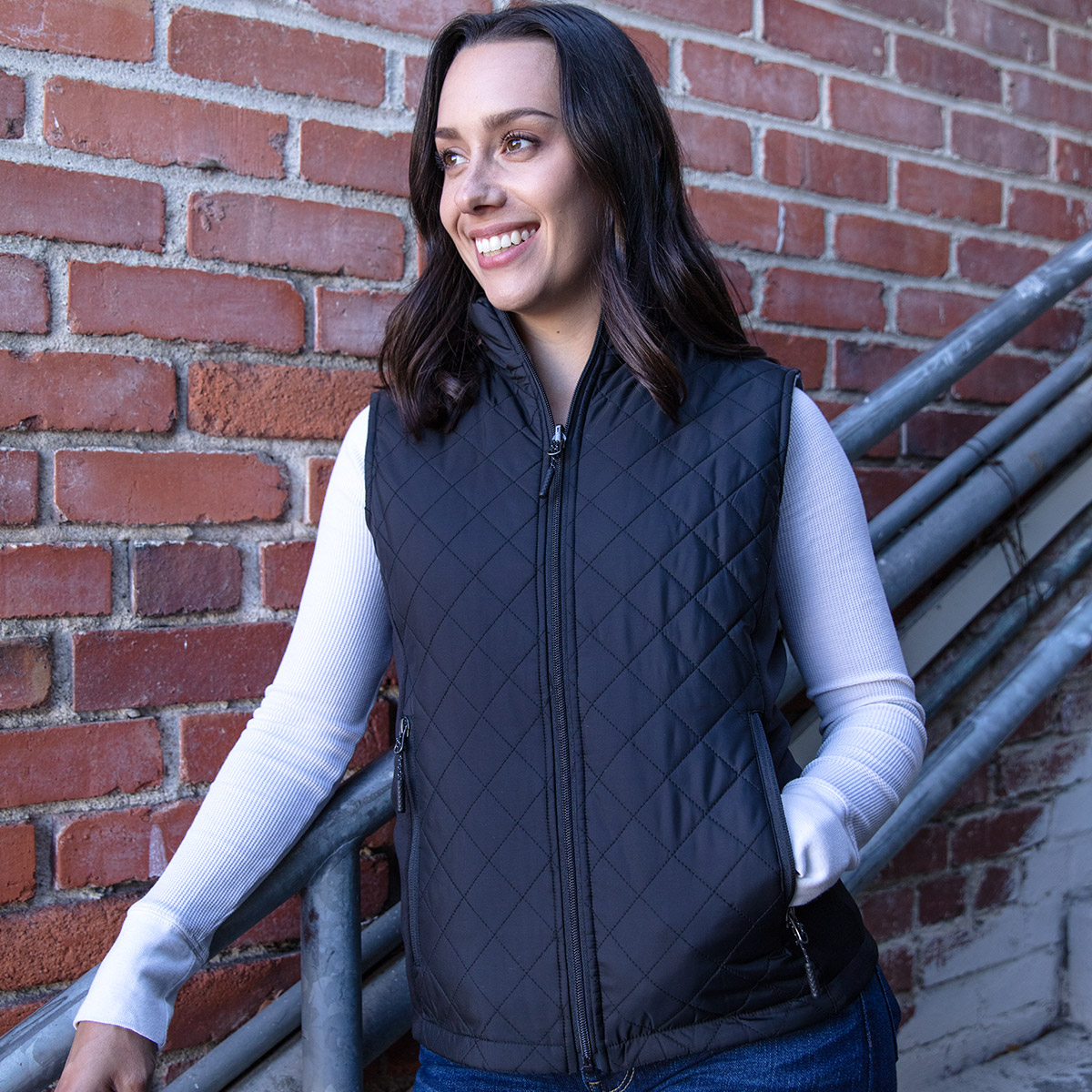 1572 Ladies Adapt Reversible Vest – Fossa Apparel