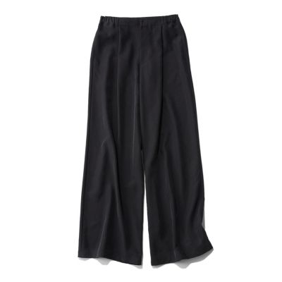 富岡佳子さんがまとう名品パンツ「Col Pierrot×éclat」とろみスリット